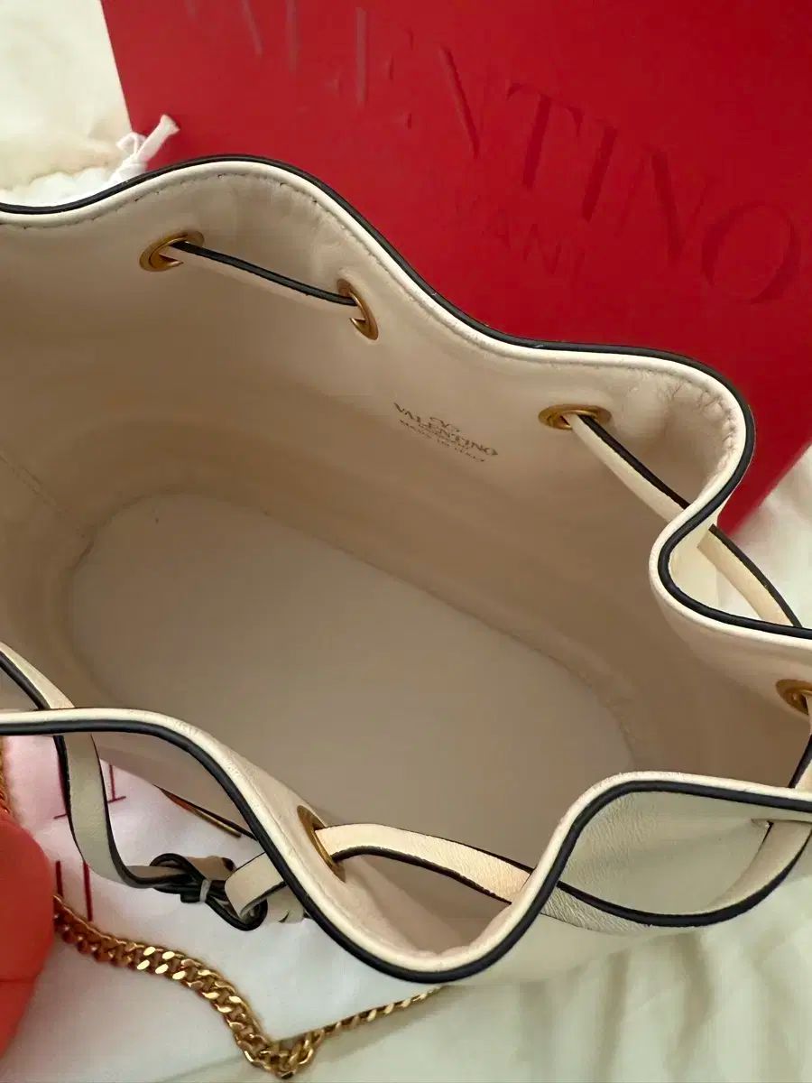 ヴァレンティノ アイボリー