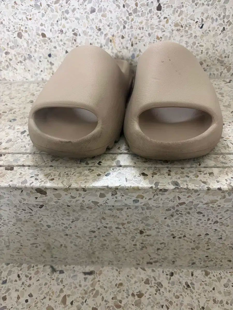 アディダス イージー スライド 225