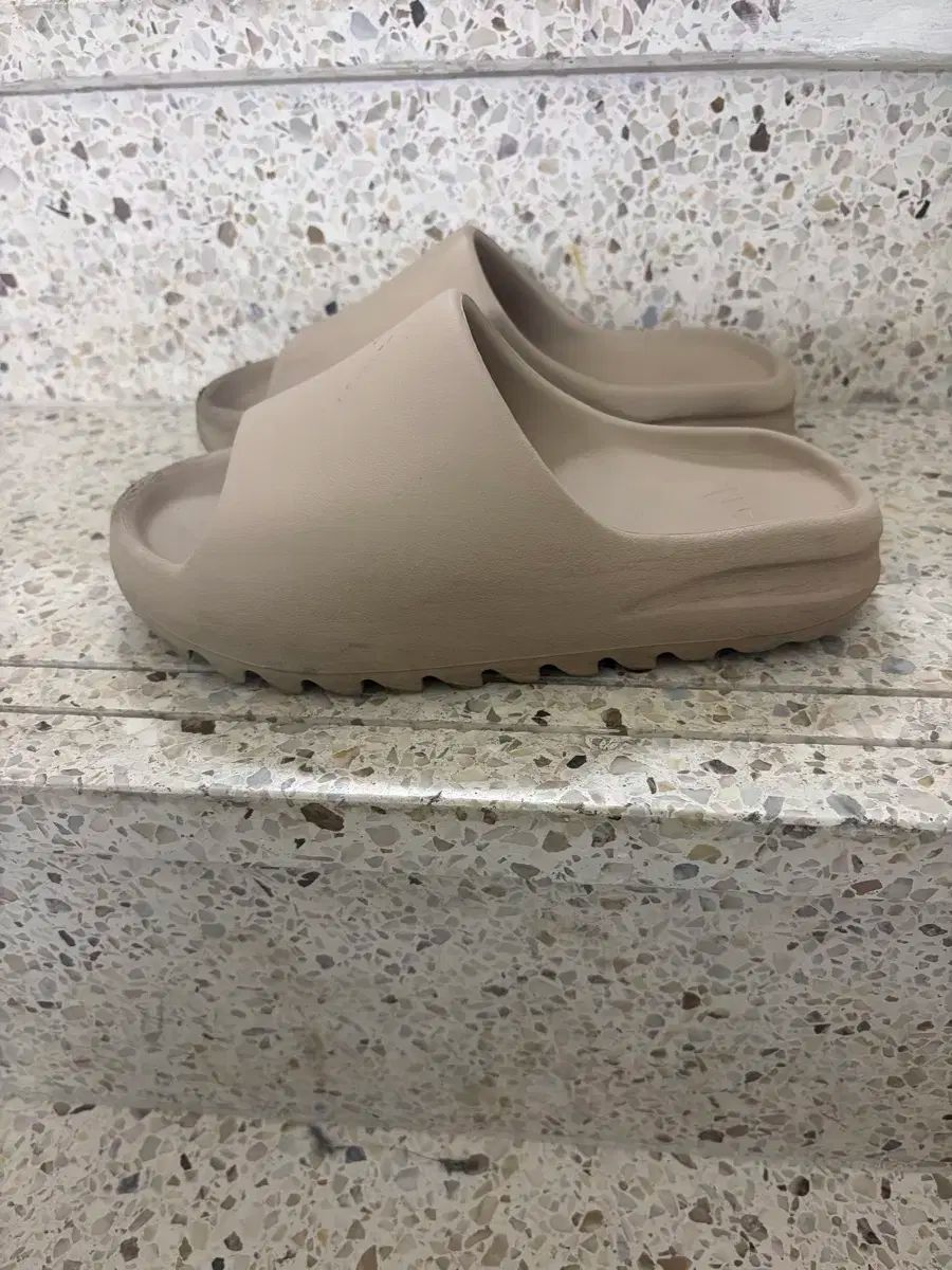 アディダス イージー スライド 225