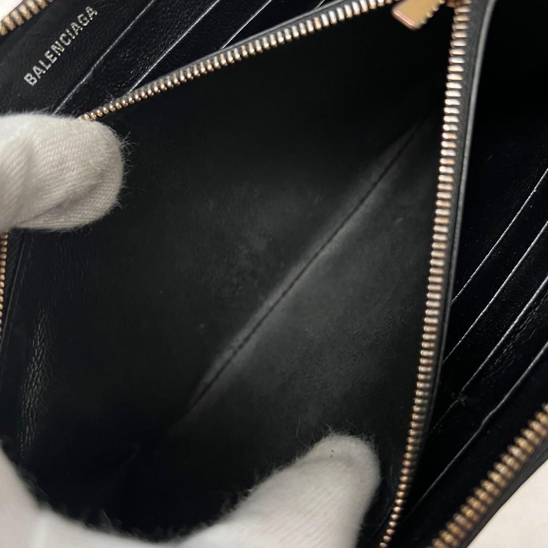 ラウンドジップ長財布 白ロゴ×ブラックレザー