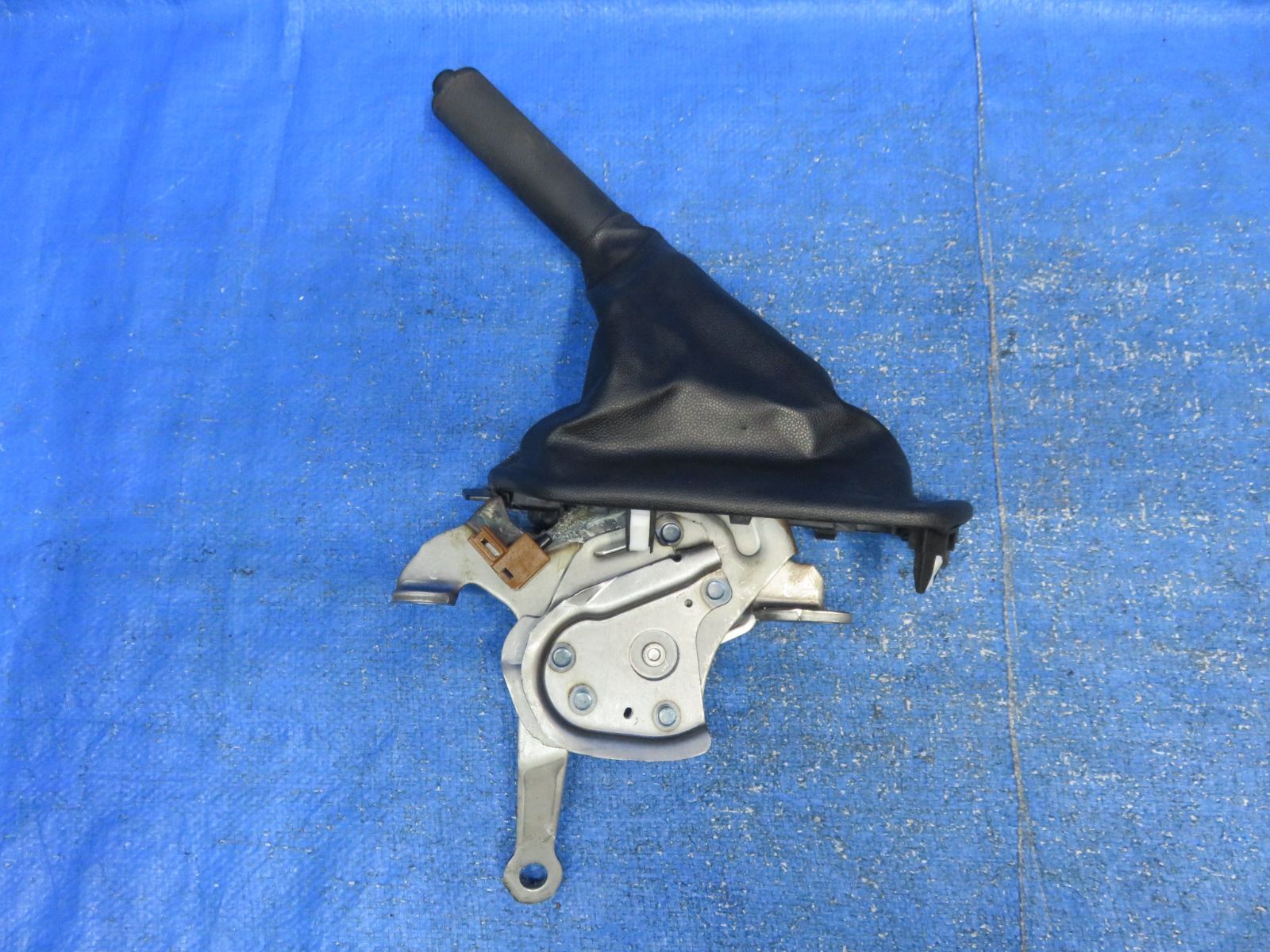 LA7467* マツダ NCEC/後期 ロードスター/RHT サイドブレーキ レバー/ハンドブレーキ グリップ/純正 ブーツ付