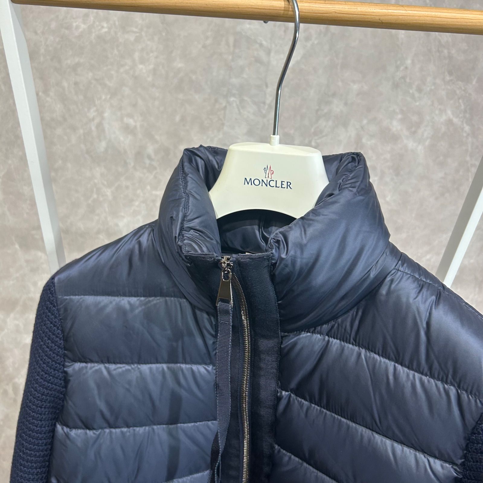 【極美品】 MONCLER モンクレールダウンニットジャケットネイビーS タグ付き】【極美品】 MONCLER モンクレール ダウンジャケットニット