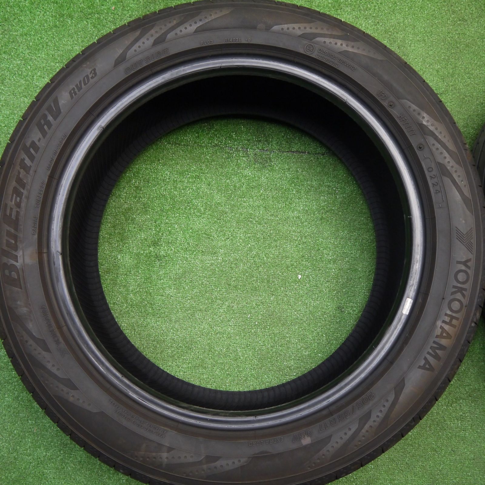  バリ溝 24年 9 5分 205 55 R 17 ヨコハマ BluEarth RV 03 ブルーアース タイヤ 17インチ ノア ヴォクシー ステップワゴン 等 ノタ 17インチ サマータイヤ ノーマルタイヤ