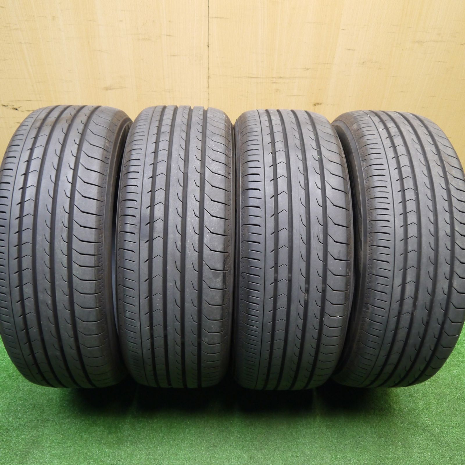 バリ溝 24年 9 5分 205 55 R 17 ヨコハマ BluEarth RV 03 ブルーアース タイヤ 17インチ ノア ヴォクシー ステップワゴン 等 ノタ