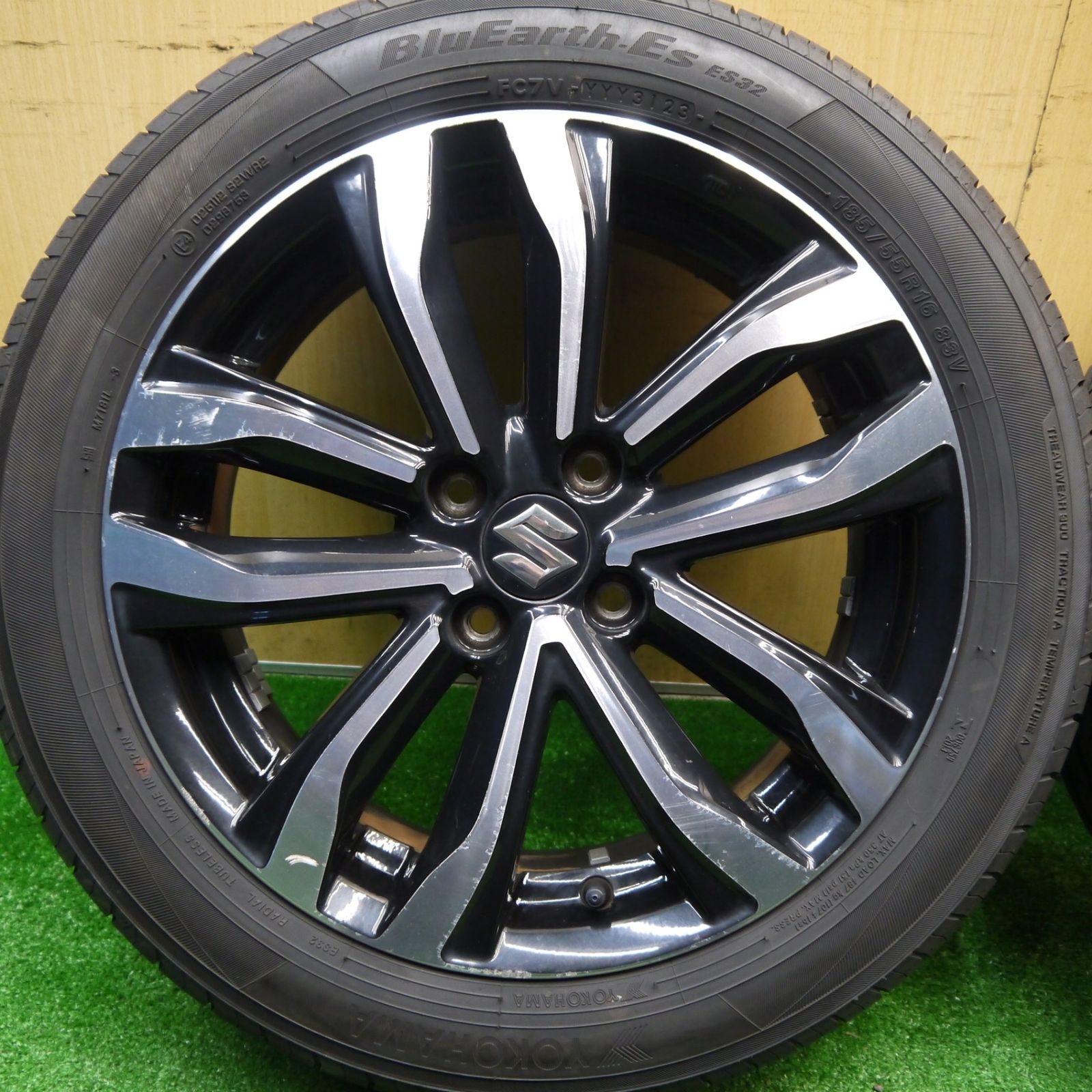 バリ溝 23年 9 5分 スズキ ZC 72 S スイフト 185 55 R 16 ヨコハマ BluEarth ES 32 ブリヂストン NEWNO ニューノ 16インチ PCD 100 4 H ノ