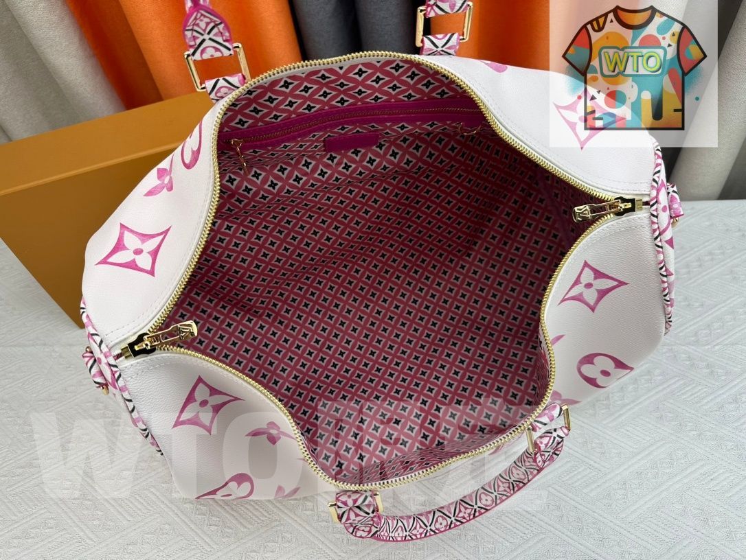 トラベルバッグ