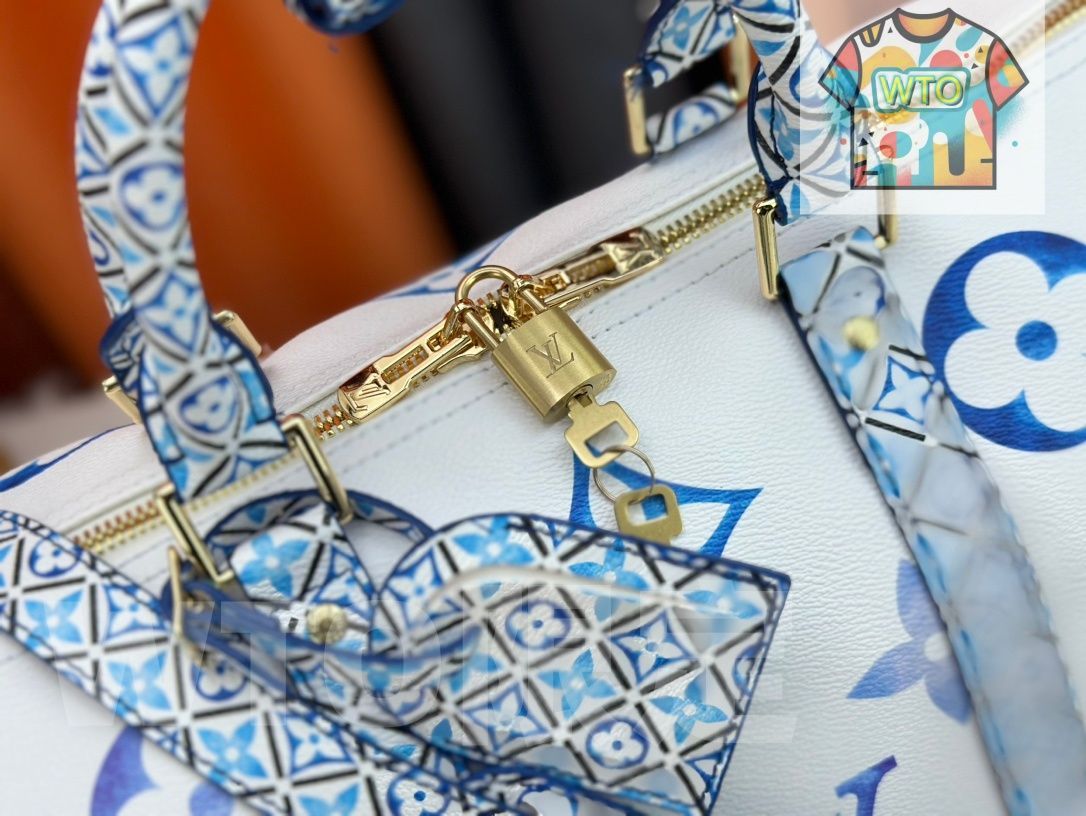 トラベルバッグ