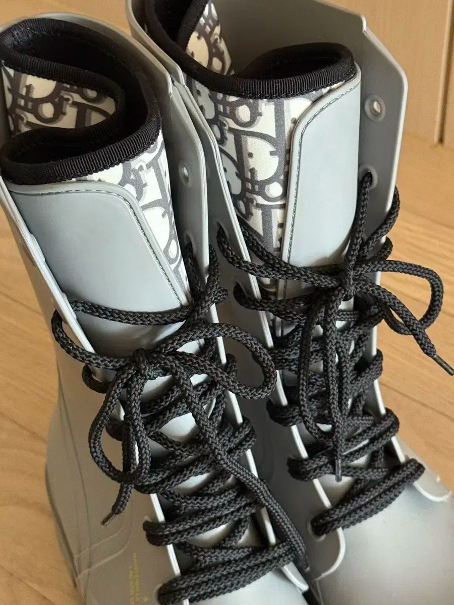 ディオール レイン ブーツ グレー レースアップ