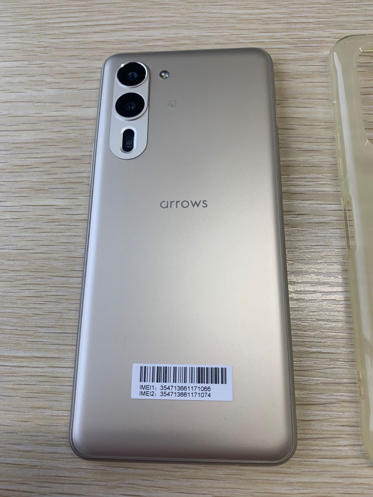 美品 ドコモ arrows We2 Plus 数回使用 シャンパン F-51E A681②