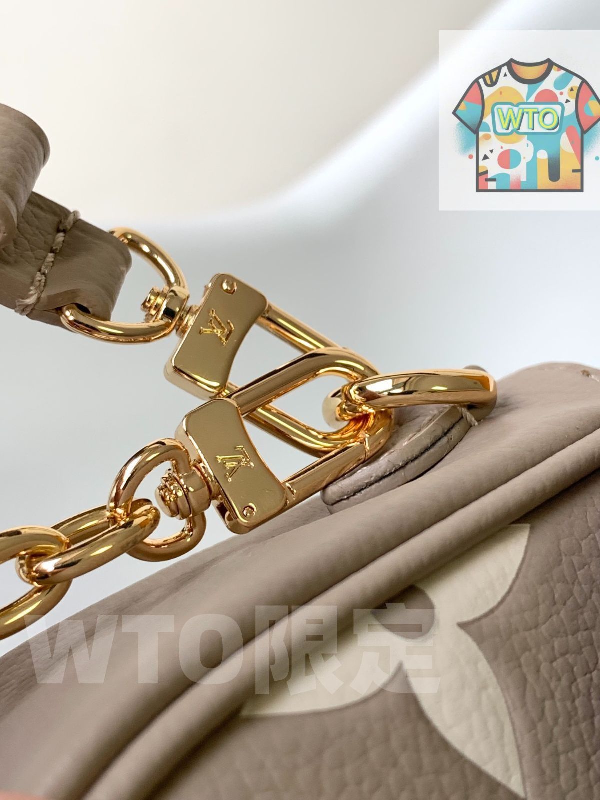 トラベルバッグ