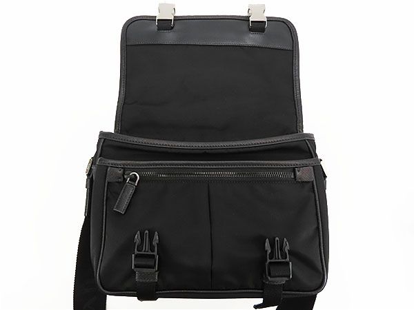 ブラック Re-nylon Xサフィアーノレザー ショルダーバッグ | PRADA 