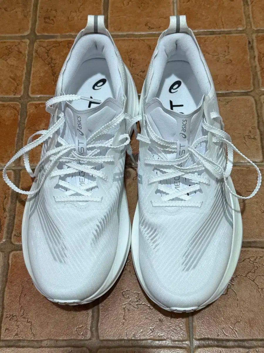 275 アシックス MEGA BLAST