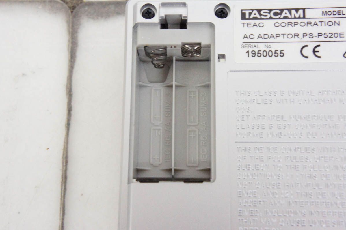  TASCAMタスカム ポータブルCDギタートレーナー CD GT 2 ポータブルCDプレーヤー ポータブルプレーヤー