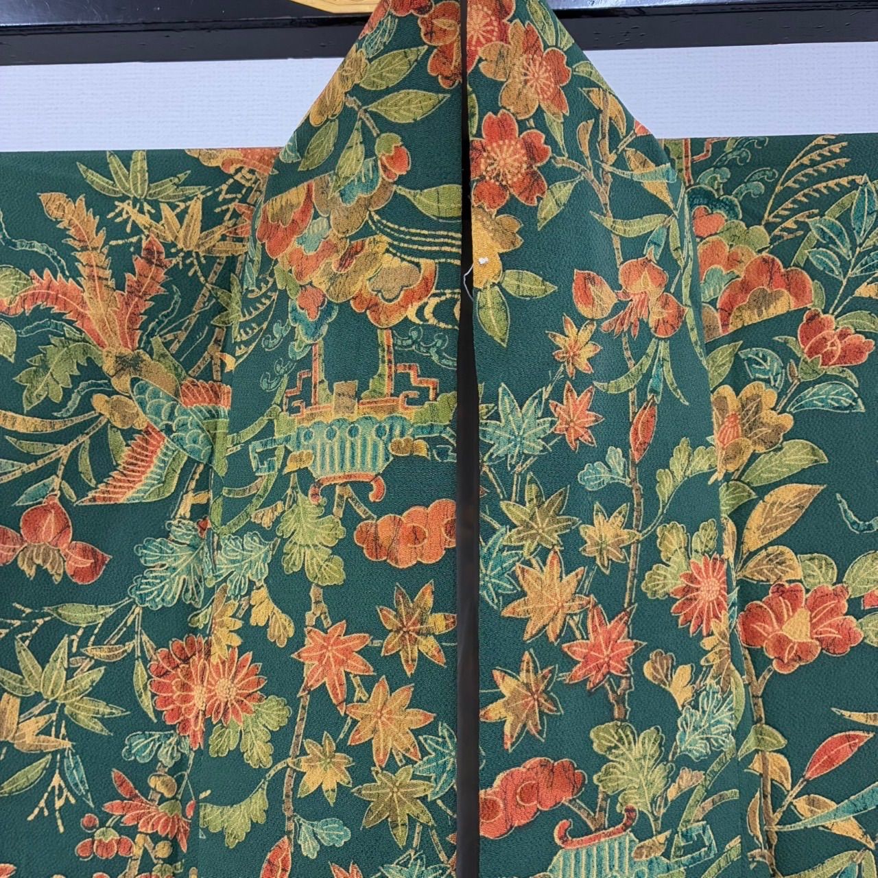 【い）アンティーク着物 正絹縮緬】 アンティーク赤縮緬 時代着物 正絹