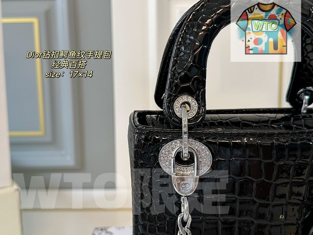 満ストーンボタンとアリゲーター柄のハンドバッグ で今の在庫は