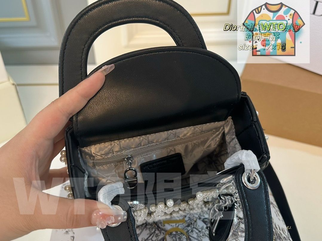 キャンバスと水