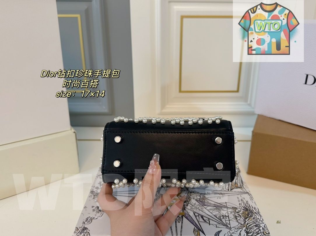 Lady キャンバスと水