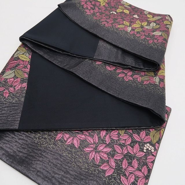 赤紫の葉がきらめく麗しの晴れ姿 袋帯