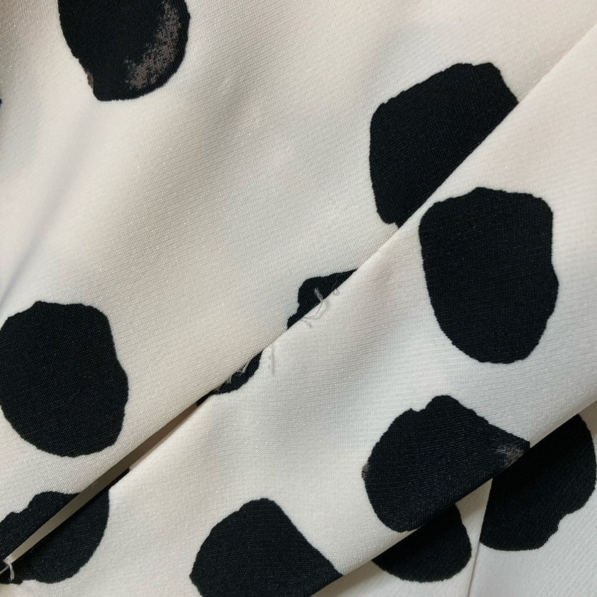 美品　新作 TO BE CHIC 黒ドットワンピース44 定価70400円 美品 新作 TO BE CHIC 黒ドットワンピース44 定価70400円 - メルカリ