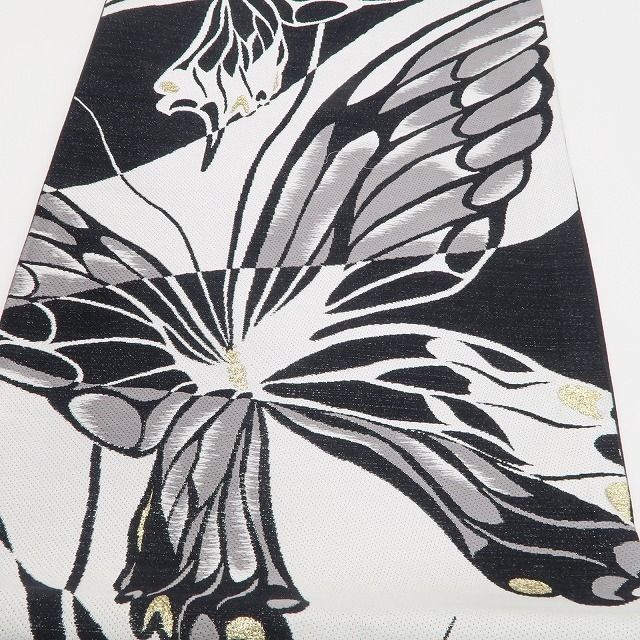 羽ばたく蝶に未来への願いを込めて