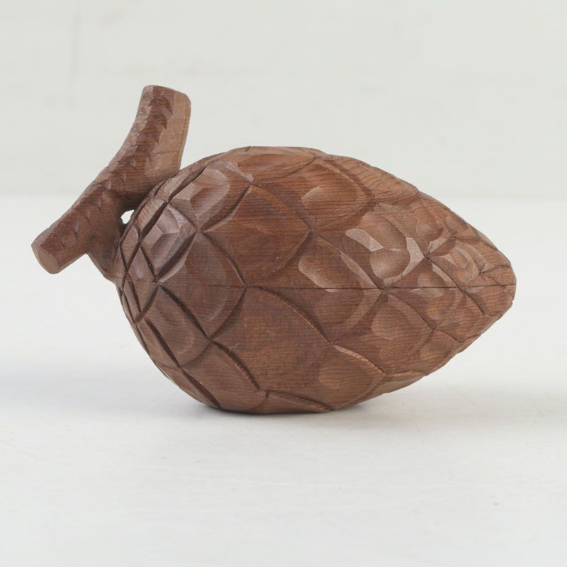 飛騨一位一刀彫 津田彫刻 津田亮友作 松かさ香合 共箱 C S234 - メルカリ