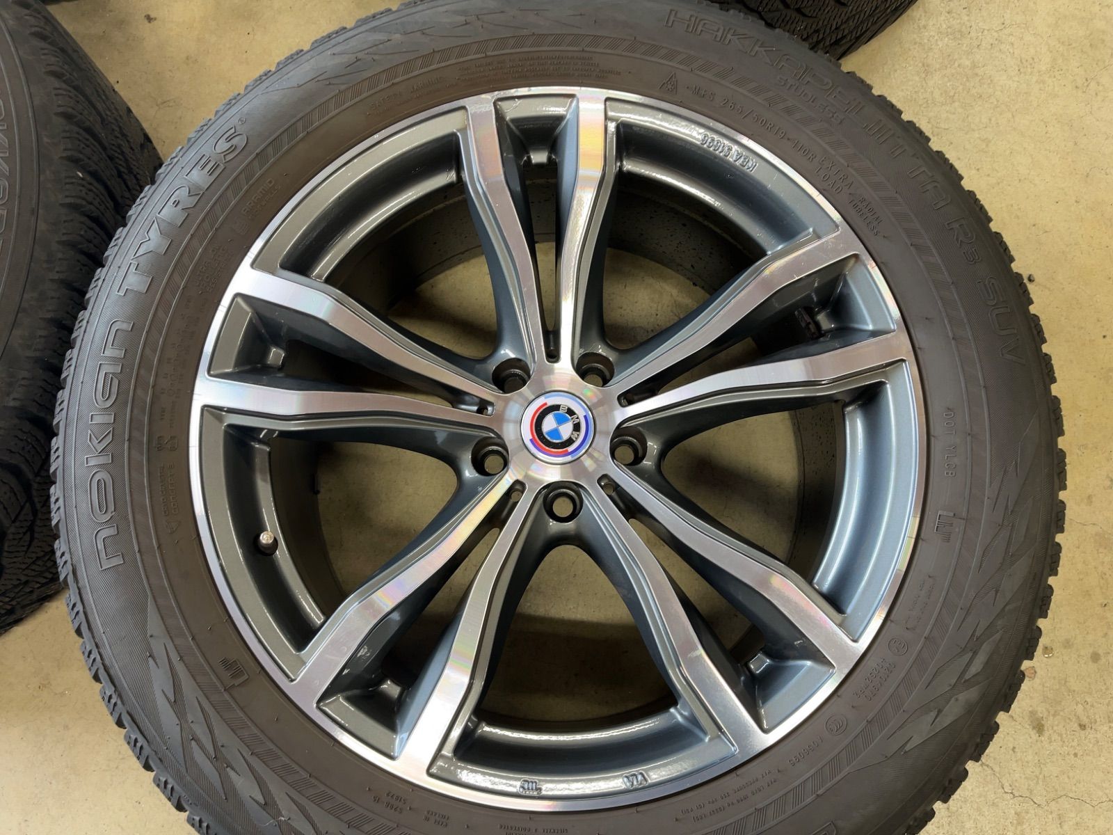 2019年製 19インチ