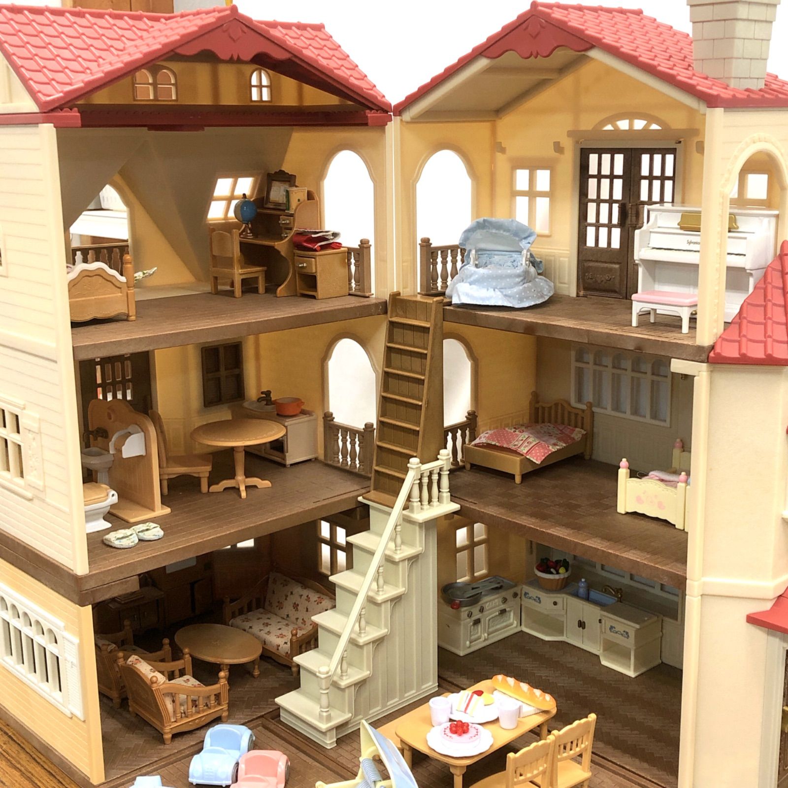 シルバニアファミリー 赤い屋根の大きなお家 3階建て