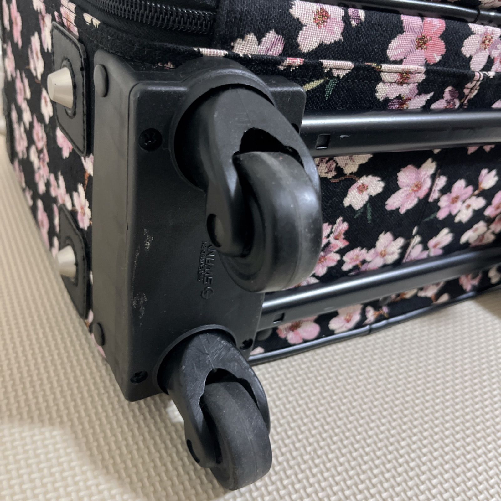 スワニー SWANY キャリーケース 花柄 桜 機内持ち込みサイズ 四輪