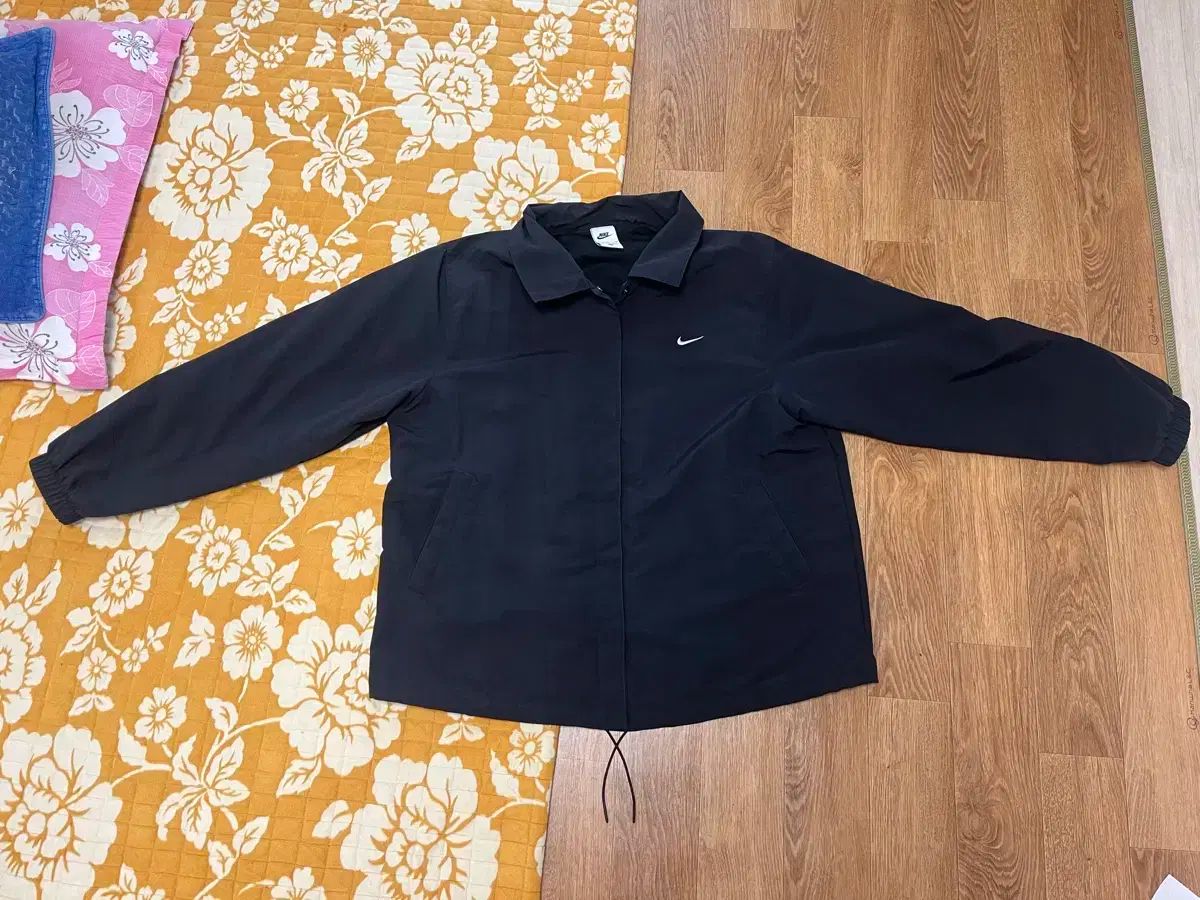 ナイキ スウッシュ ウィンドブレーカー