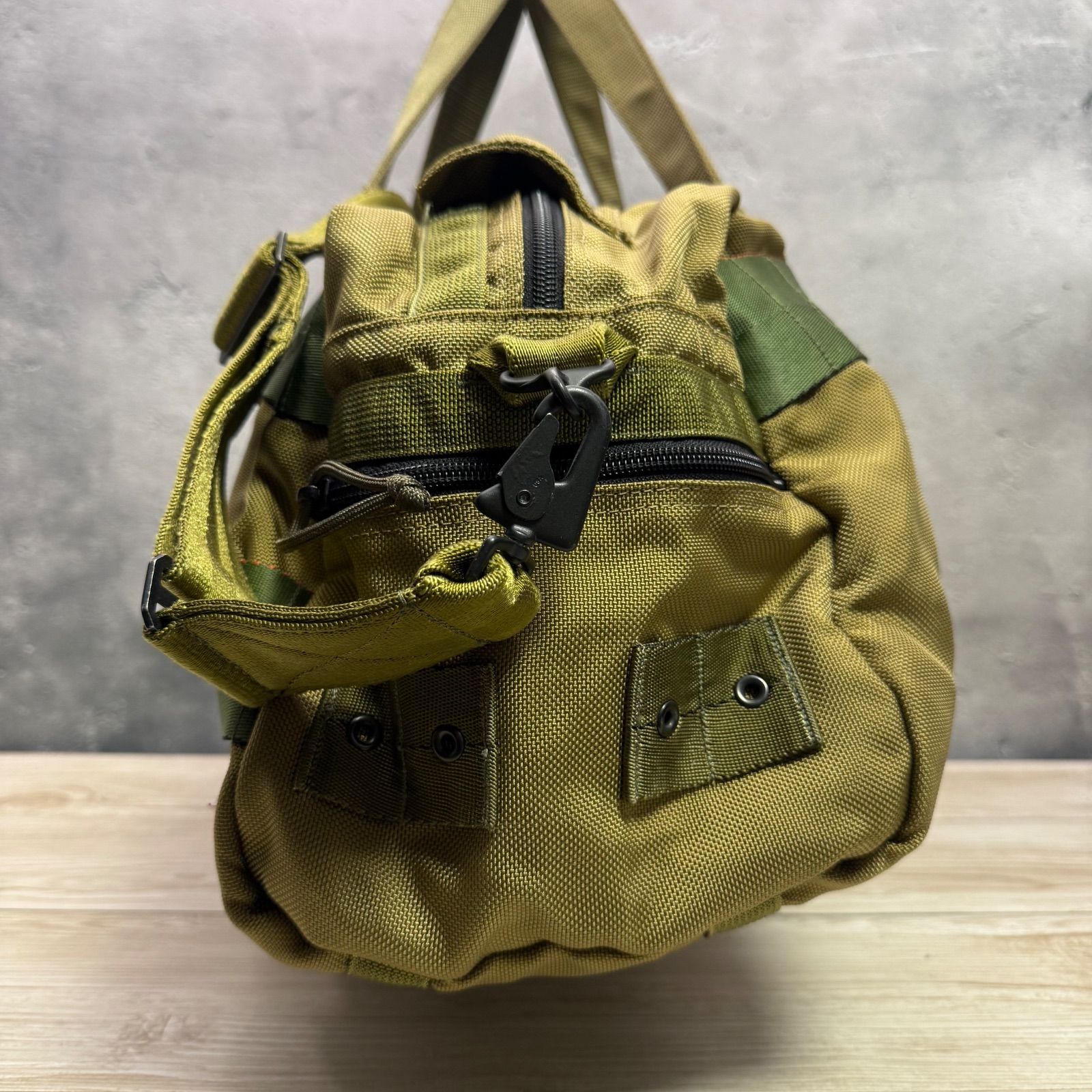 ✨レア ✨BRIEFING 2way ボストンバッグ アメリカ　カーキ ✨BRIEFING TWO WAY CARGO ボストンバッグ USA製✨ 使用感あり