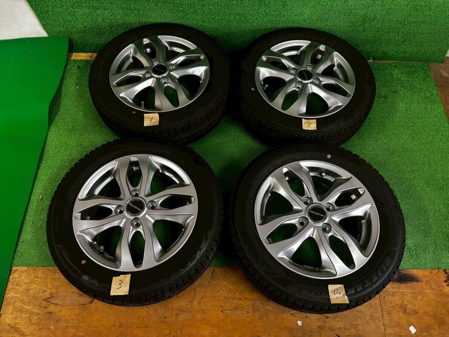 ホンダ Nbox JF 3 Lターボホンダセンシング スタッドレスタイヤ 社外アルミホイール155 65 14 み