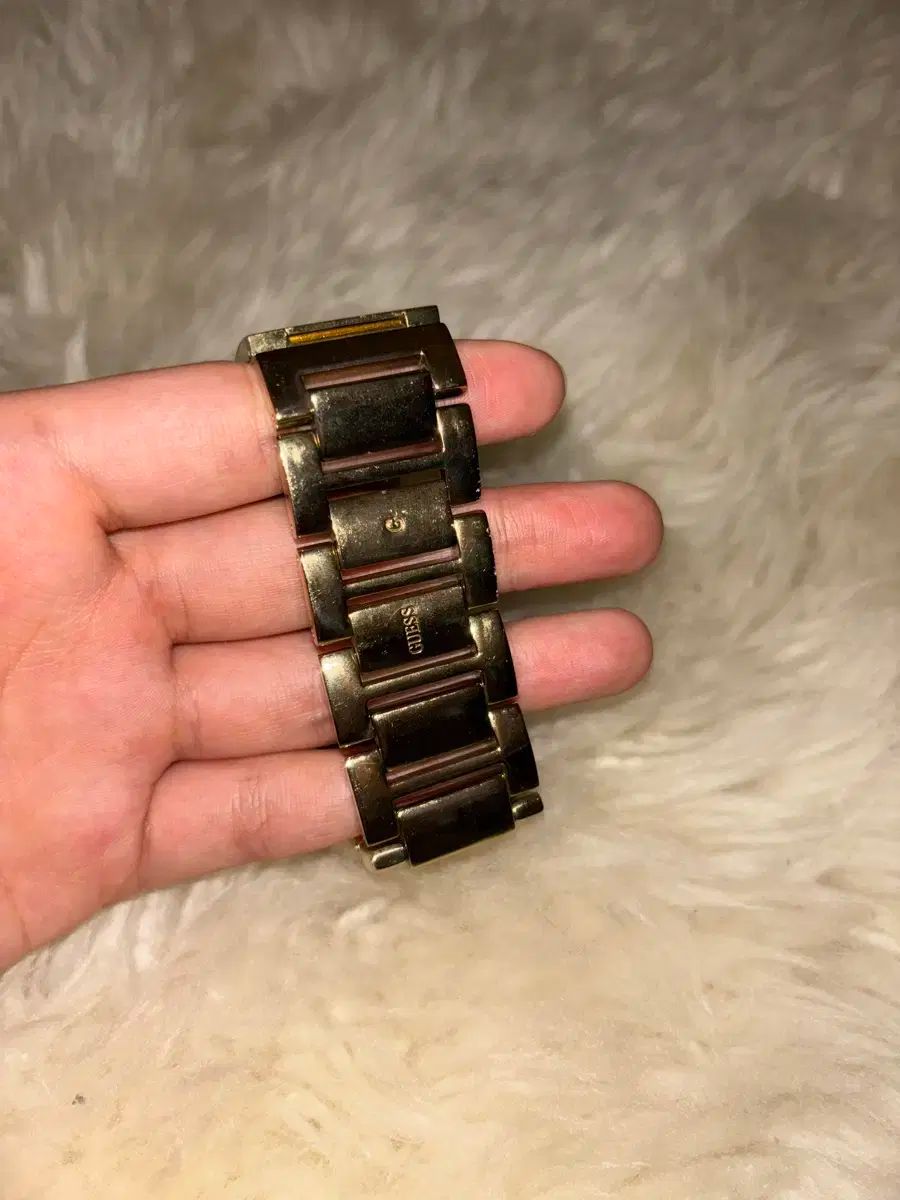 GUESS ヴィンテージ バングル ウォッチ