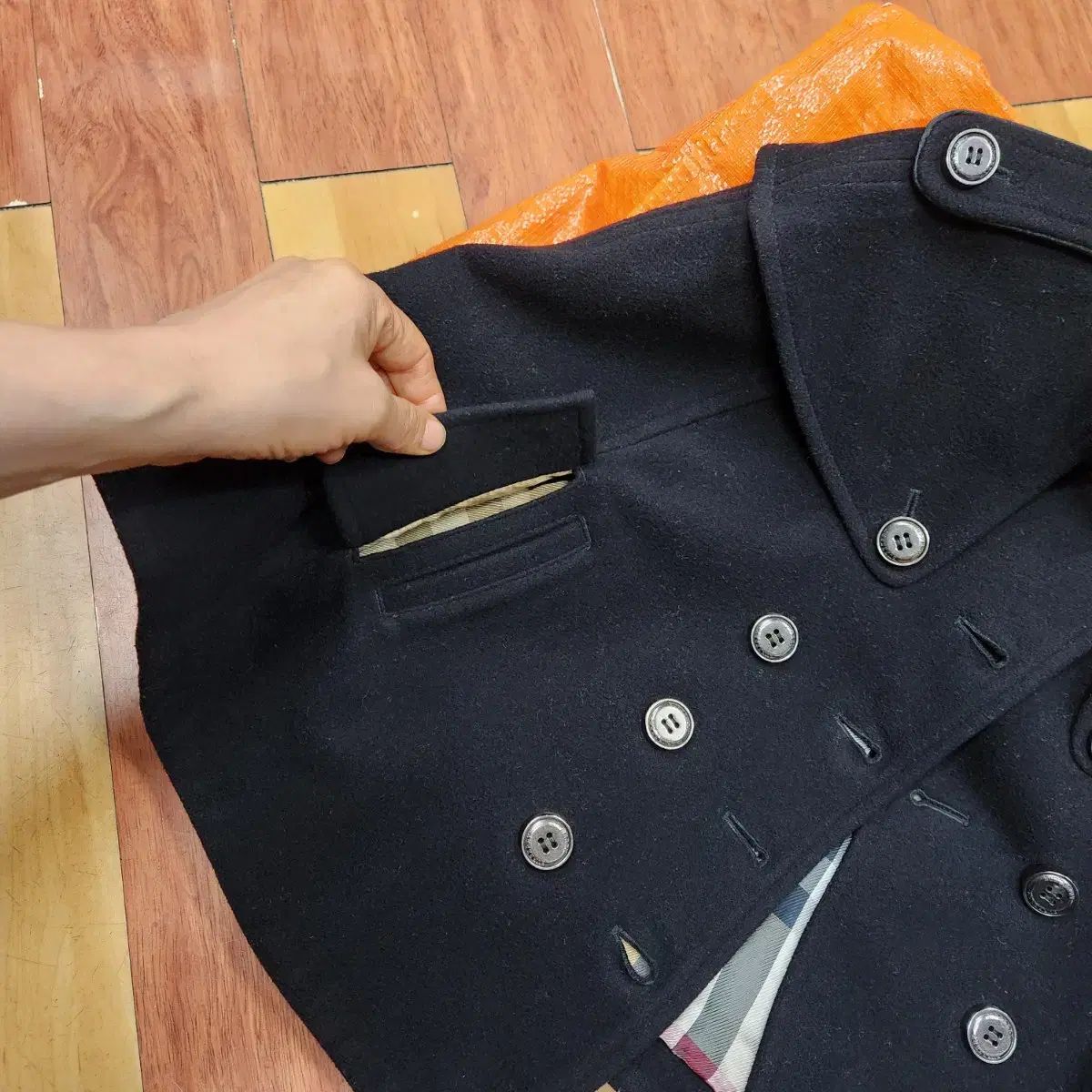 バーバリー ブラック ダブル ボタン ケープ コート 4 y