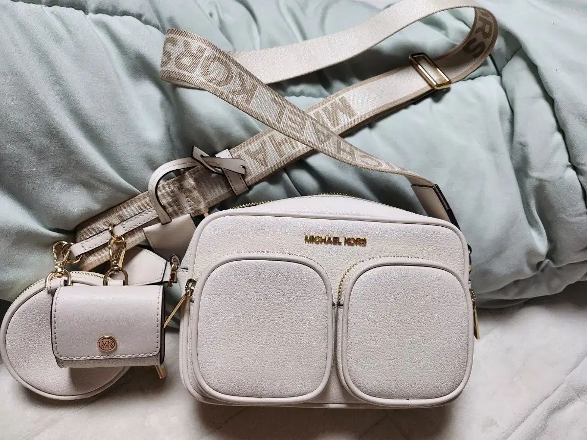 マイケルコース 白 カメラバッグ 極美品 マイケルコース