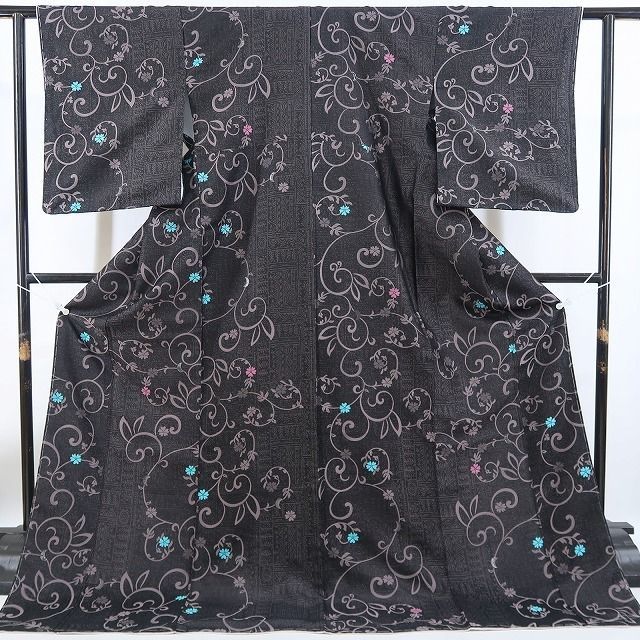 ❁tomihisa❁新品 想屋 やまと誂製 兎 着物“視線を射止めてほくそ笑む