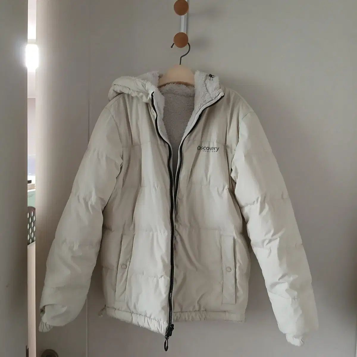 DISCOVERY アイボリー リバーシブル WHO フード ショートダウン