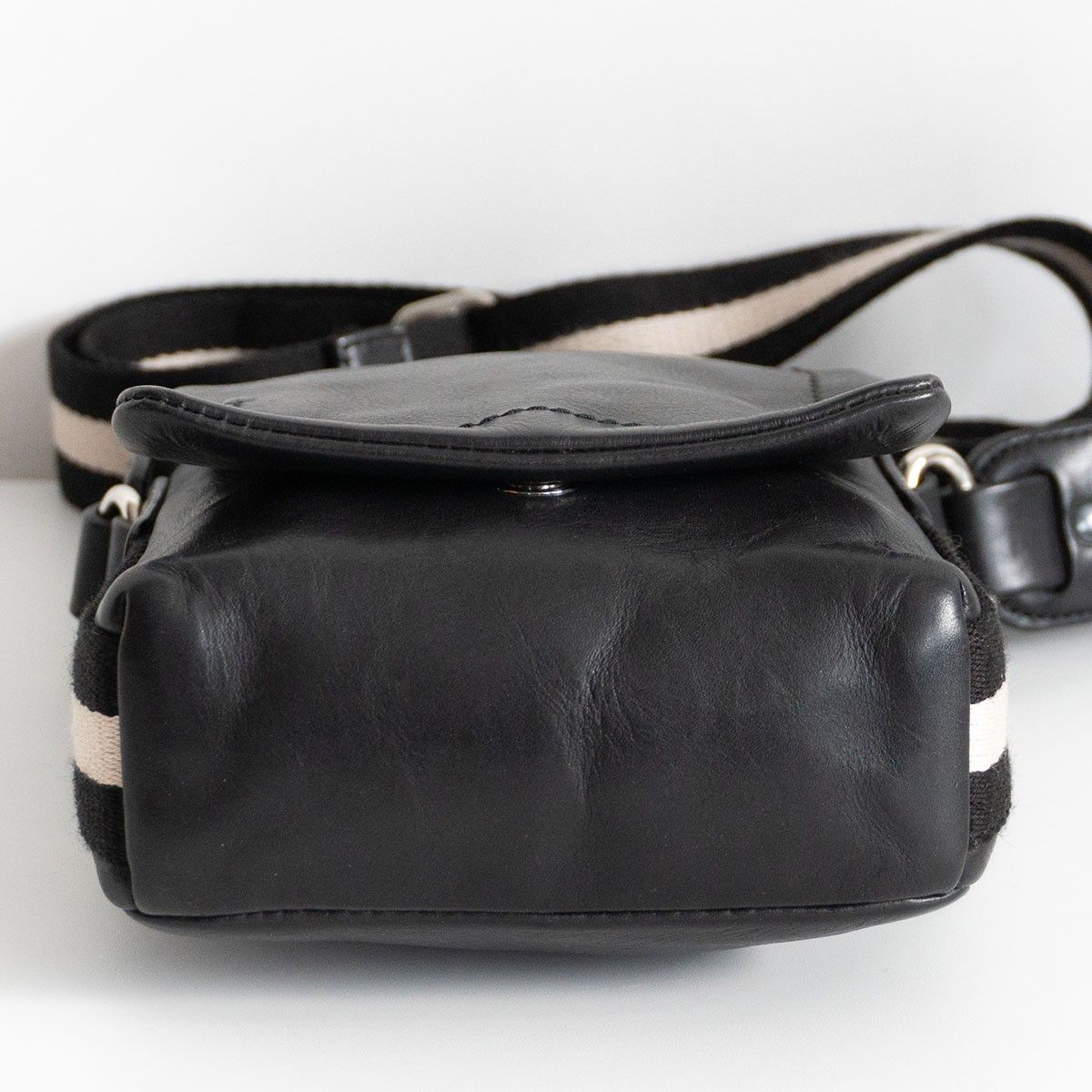 美品》BALLY メンズ トレスポ ナイロン クロスボディ ボディバッグ 美 