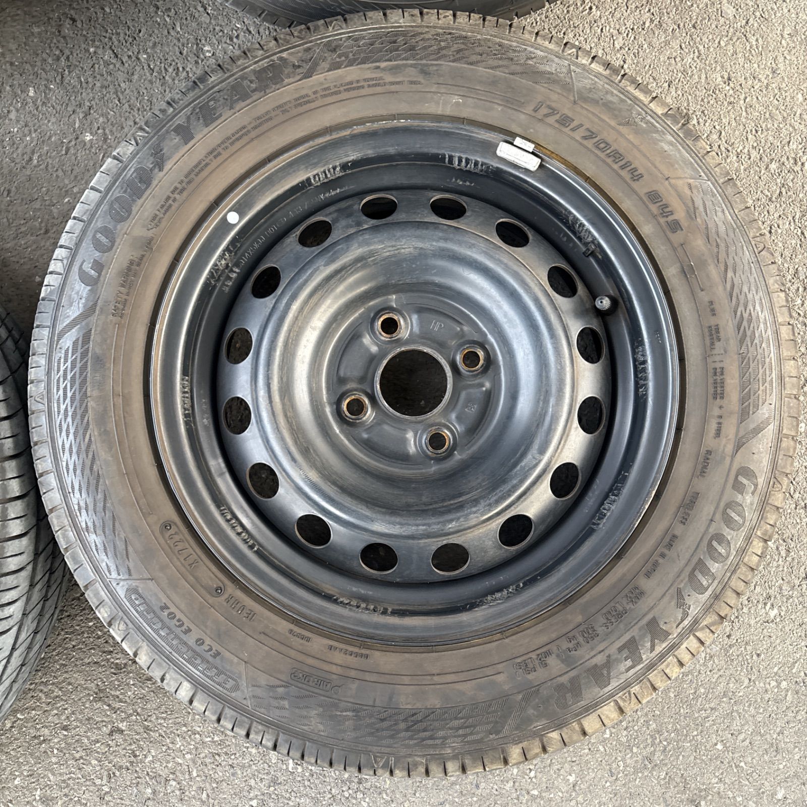 最終値下げ【送料無料！！バリ溝】トヨタ シエンタ 純正ホイールタイヤ