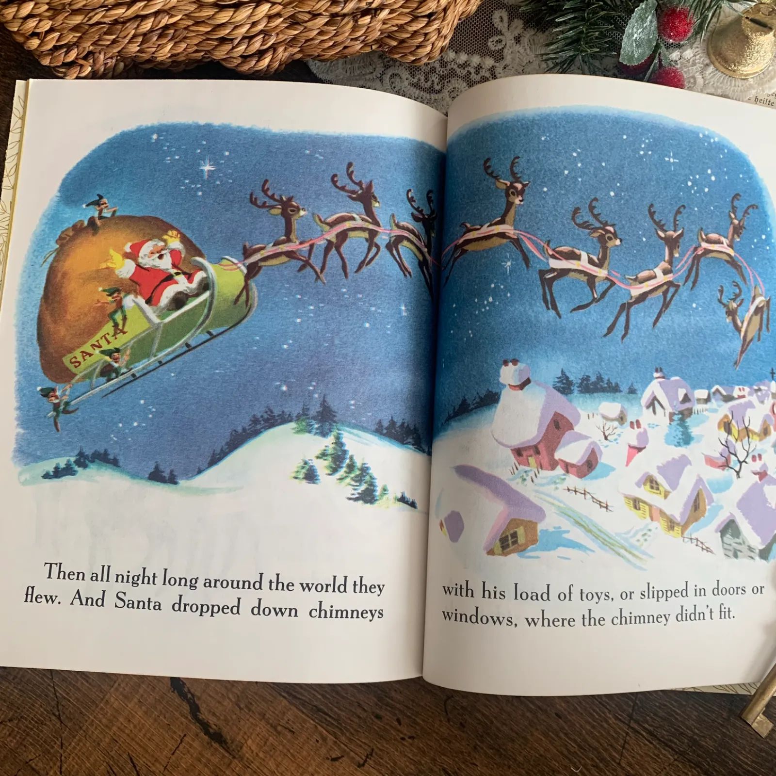 葵B041 ヴィンテージ 洋書 絵本 児童書 紙物 ジャンクジャーナル ヴィンテージ 絵本 Walt Disney's Santa's Toy Shop 1981年 児童書