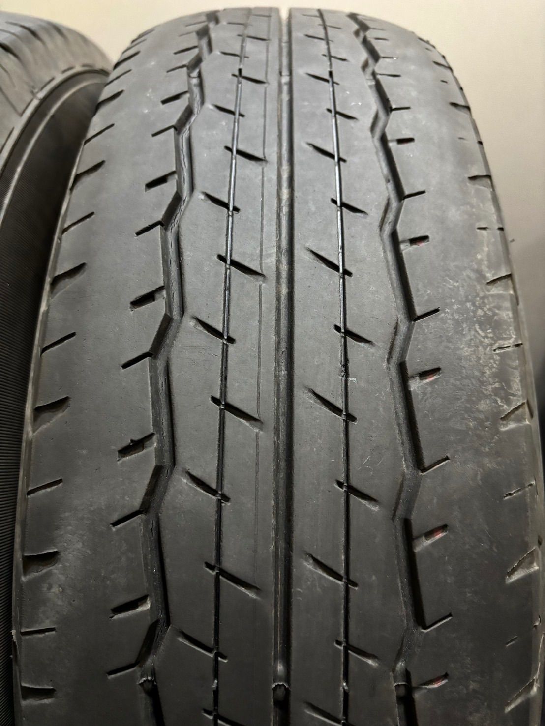  195 80 R 15 107 105 N LT DUNLOP SP 175 23年製 トヨタ 200系 ハイエース 15インチ 6 J 35 139 7 H 夏タイヤ 4本 南4 K 616 15インチ タイヤ ホイールセット