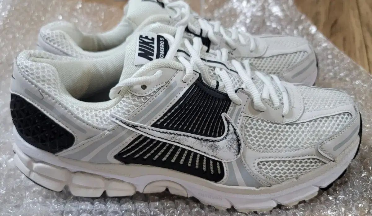 ナイキ ズーム ボメロ5 スニーカー 280 mm