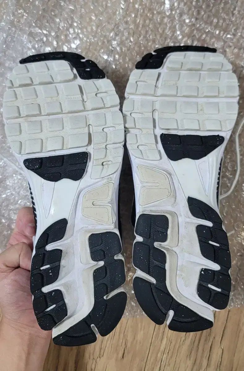 ボメロ5 スニーカー