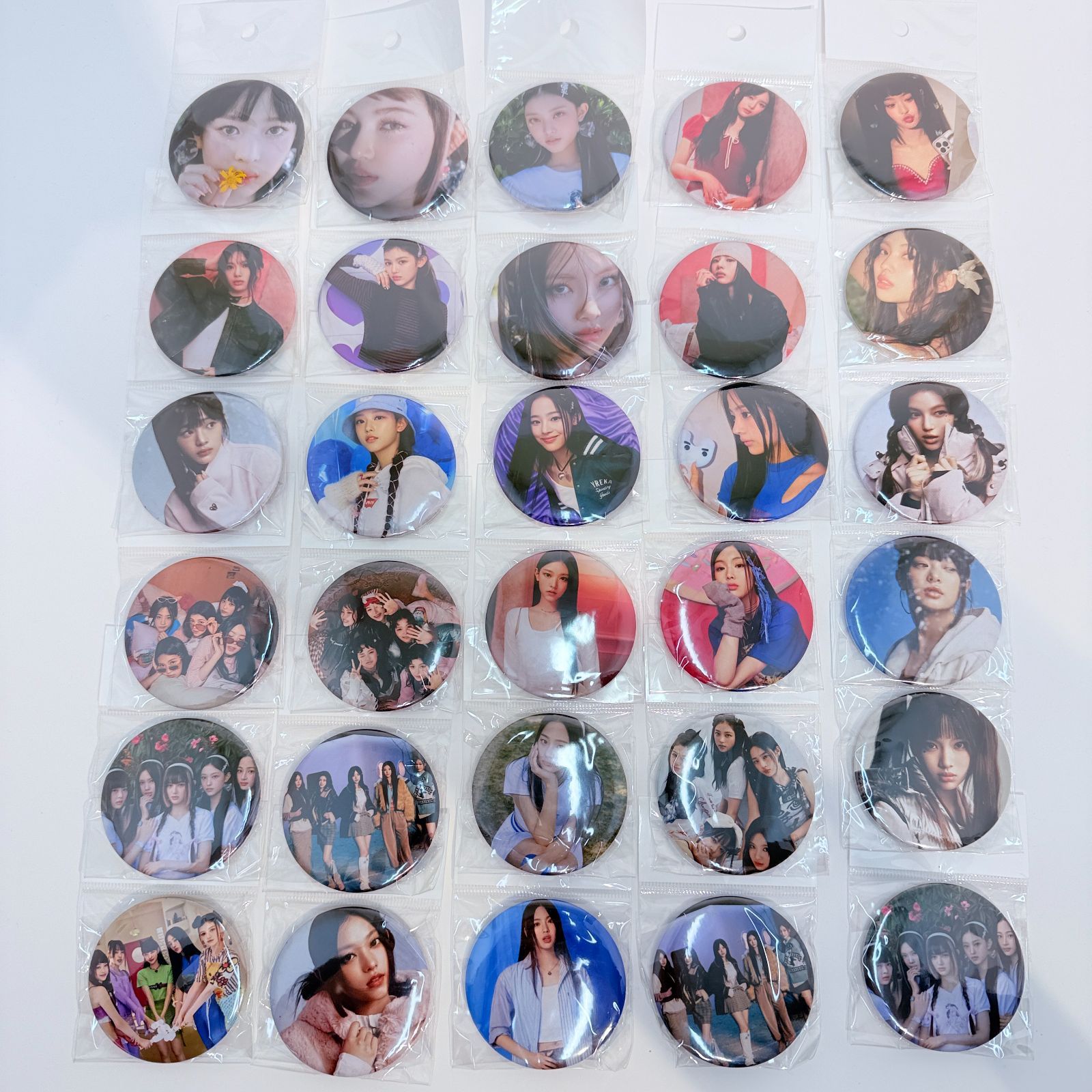 全入りコンプリセット K-POPアイドルグループNewJeans ニュージーンズ 缶バッジ 入り