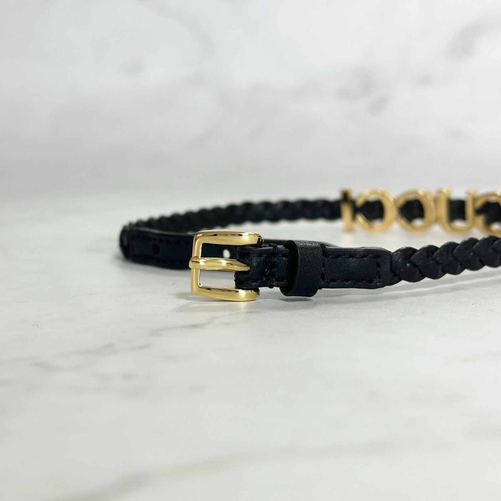 GUCCI チョーカー ロゴ レザー ブラック ゴールド 黒 グッチ 