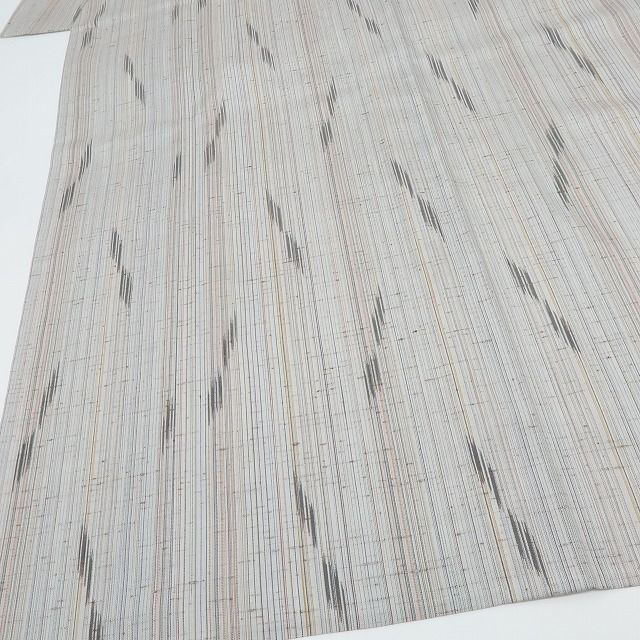 仕付け糸付 ぜんまい紬