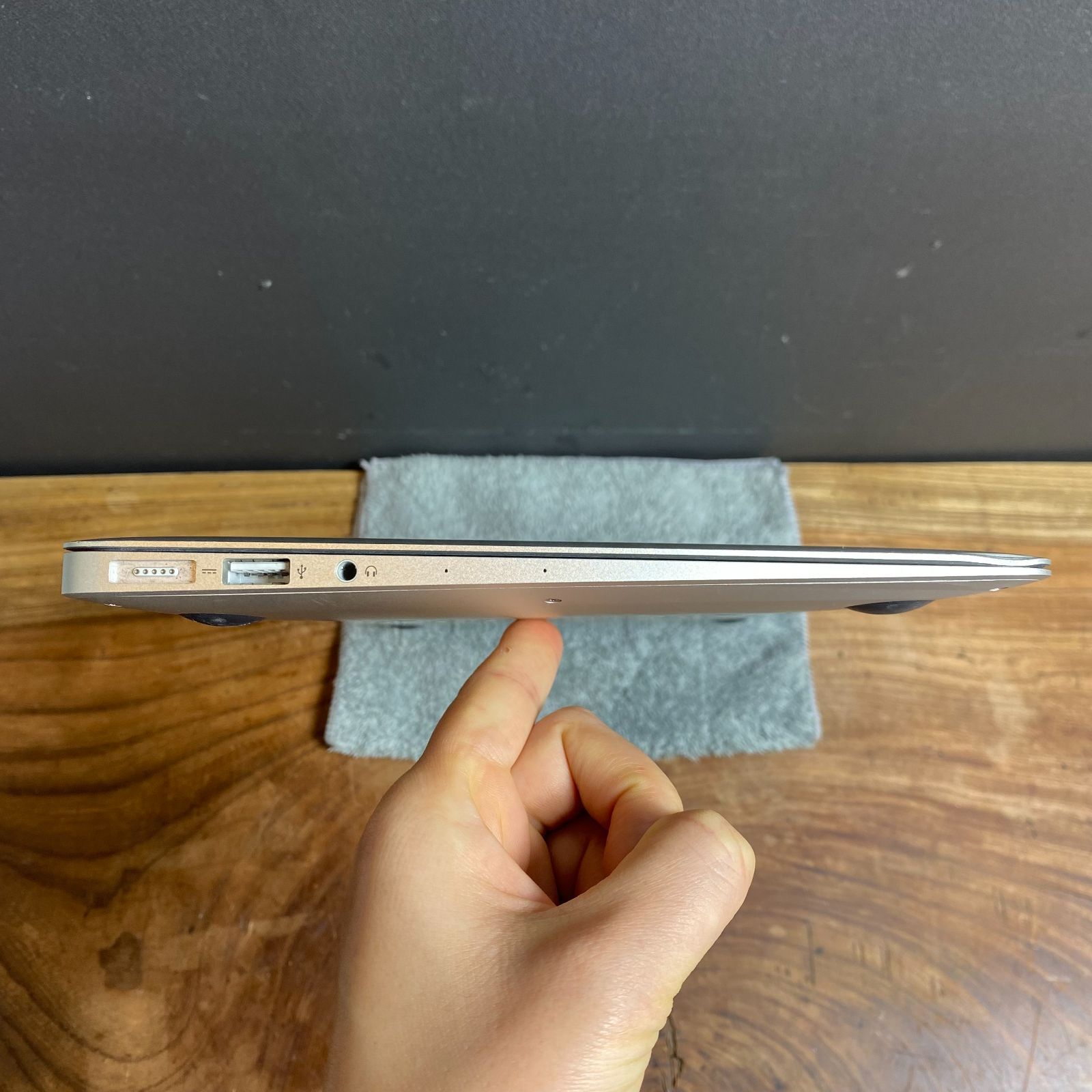  Apple MacBook Air 11 inch 2015 Core i 5 1.6 GHz メモリ4 GB Office 2021 586 MacBook本体 ノートPC