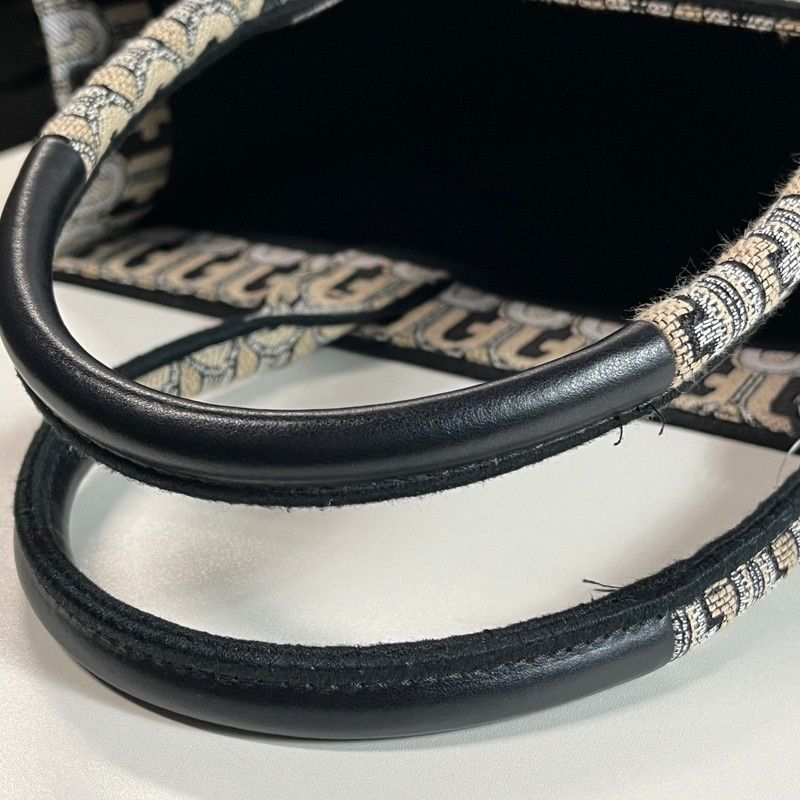 アイボリー×ブラック