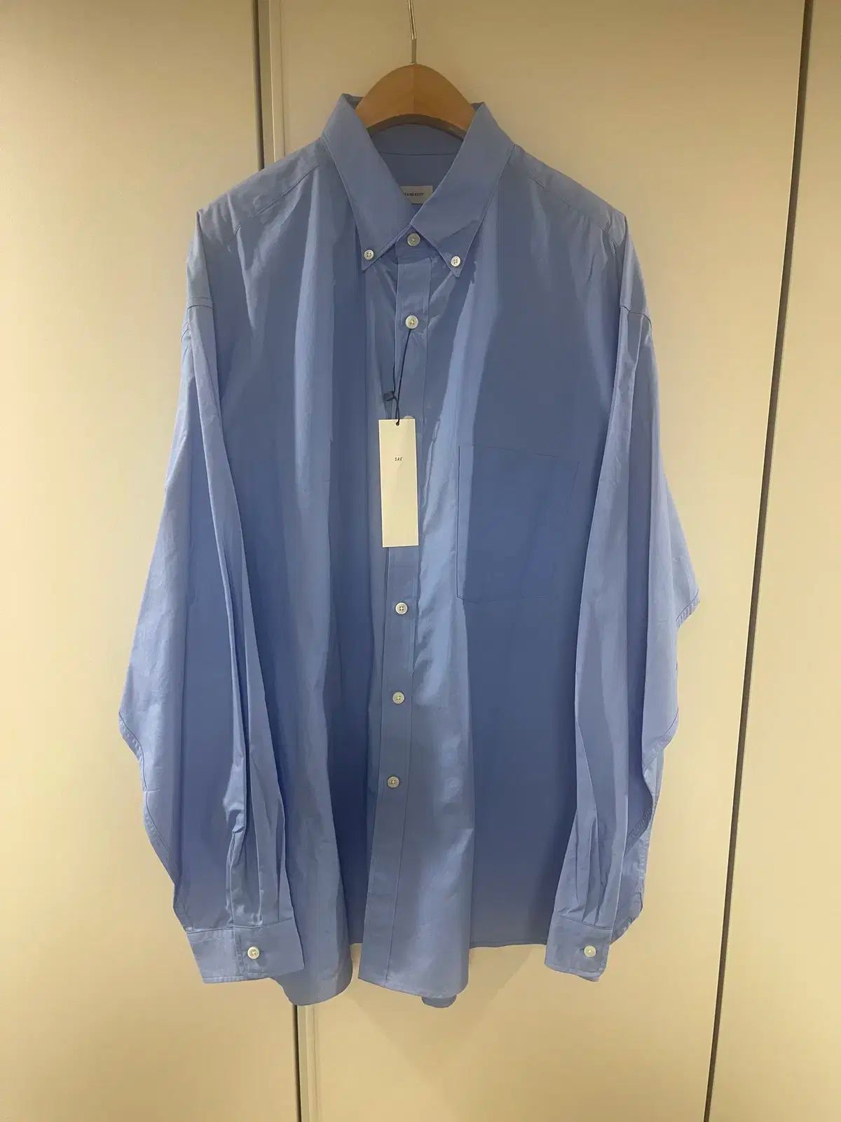 SLICK AND EASY オーバーサイズシャツ SAX F