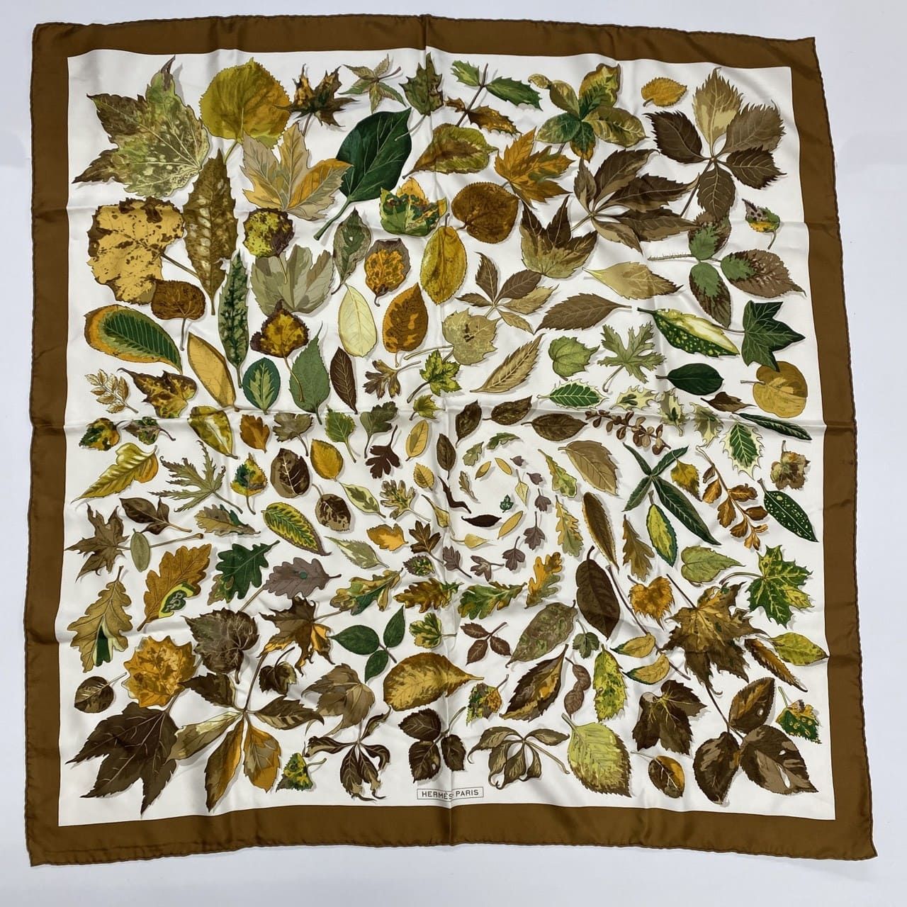 HERMES エルメス カレ90 スカーフ Tourbillon 渦巻き 落ち葉 シルク ブラウン ホワイト レディース メンズ ヴィンテージ