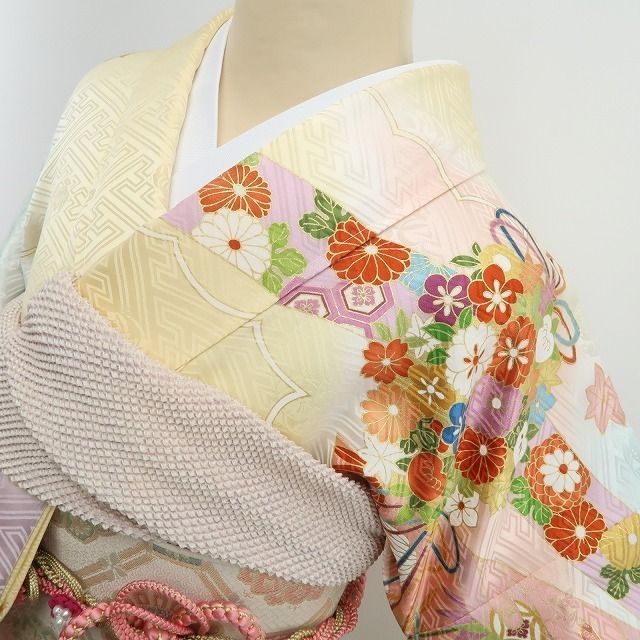 ❁tomihisa❁新品 金駒刺繍 着物 正絹 成人式 仕付け糸付”晴れの日を